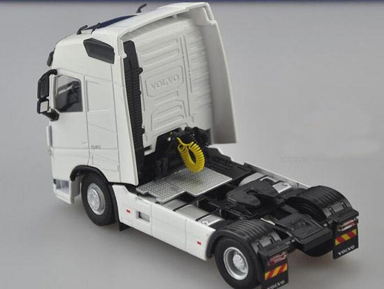 150 Scale White Green Black Diecast Volvo Semi Truck Model